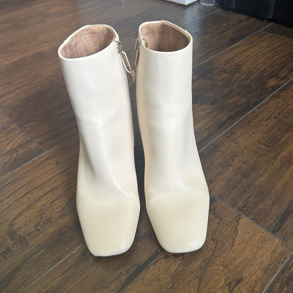 Sam & Libby Women's Carlson Vanilla Ankle Boot Chunky Round High Heel 8.5 Cream